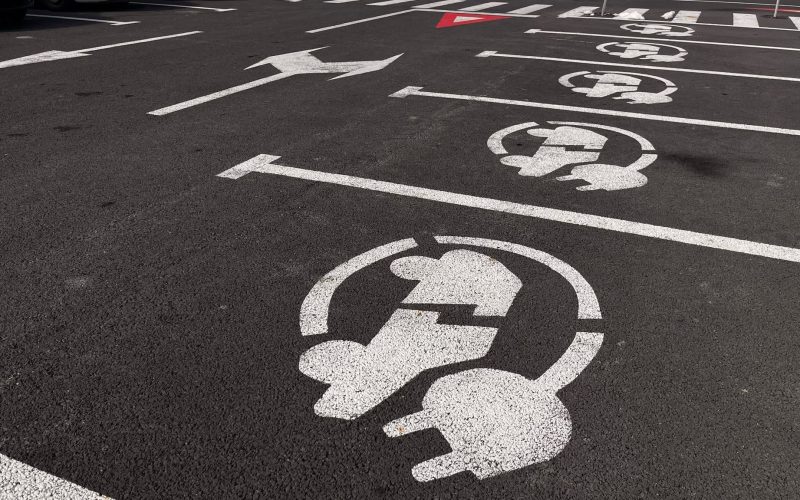 Otopeni: Șapte stații ultra-rapide pentru electrice