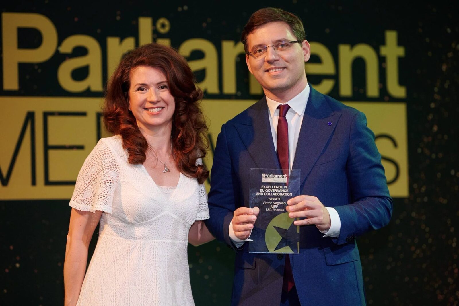 Europarlamentarul Victor Negrescu, recompensat pentru excelență și colaborare Victor Negrescu a fost distins cu premiul pentru excelență și colaborare larecenta gală „Europarlamentarul Anului”