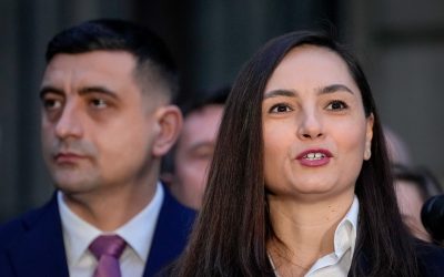 Anamaria Gavrilă critică AUR pentru campania de suspendare a lui Nicușor Dan Anamaria Gavrilă, președinta Partidului Oamenilor Tineri (POT), a lansat un atac dur la adresa Alianței pentru Unirea Românilor (AUR), acuzându-l pe liderul George Simion că folosește tema suspendării primarului general al Capitalei, Nicușor Dan, în scopuri propagandistice