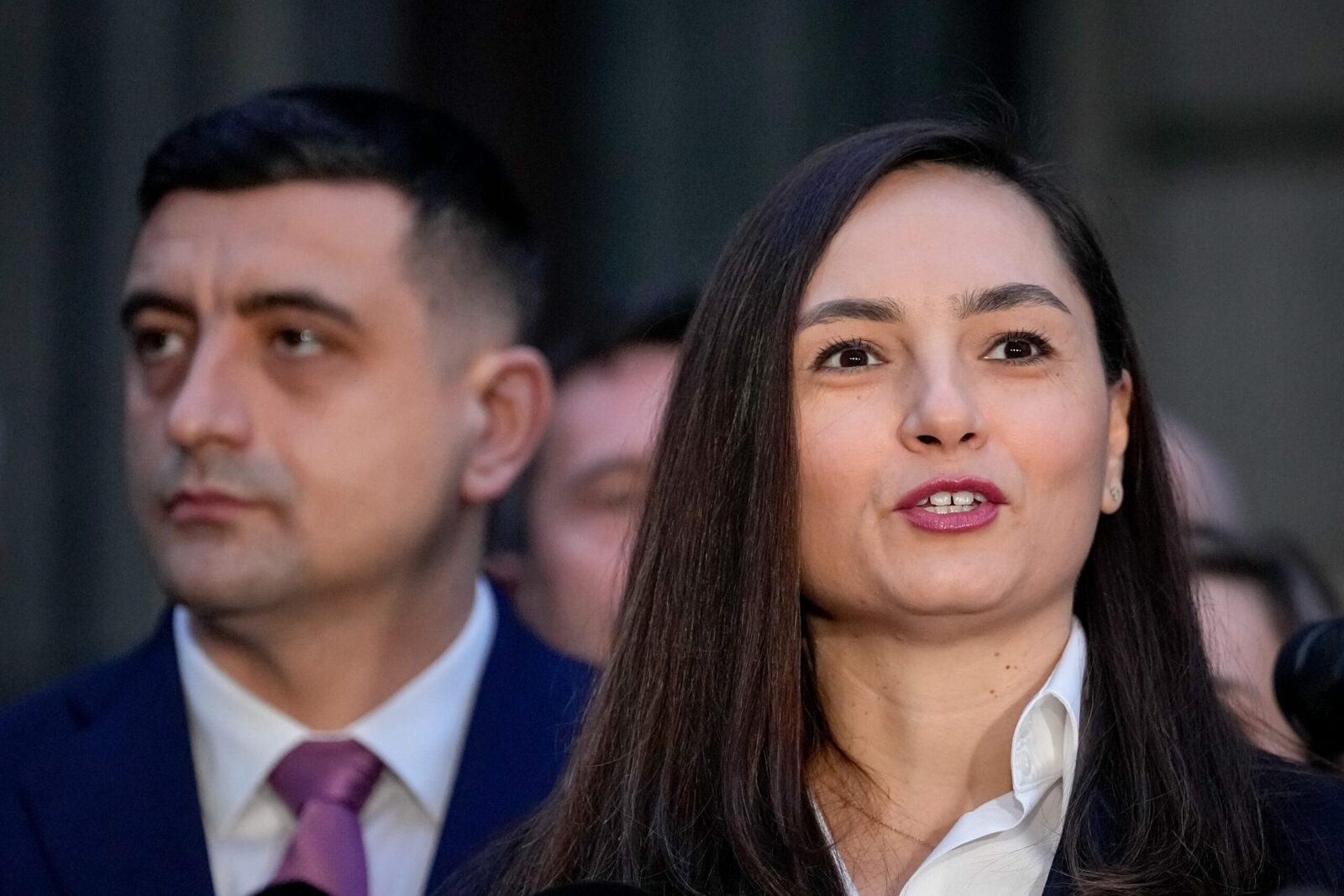 Anamaria Gavrilă critică AUR pentru campania de suspendare a lui Nicușor Dan Anamaria Gavrilă, președinta Partidului Oamenilor Tineri (POT), a lansat un atac dur la adresa Alianței pentru Unirea Românilor (AUR), acuzându-l pe liderul George Simion că folosește tema suspendării primarului general al Capitalei, Nicușor Dan, în scopuri propagandistice