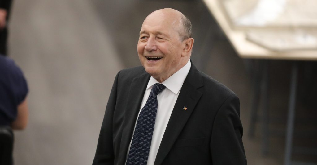 Băsescu, acuzații la adresa lui Bolojan: „Mimează ruptură de PSD pentru prezidențiale” Fostul președinte Traian Băsescu a lansat acuzații vehemente la adresa premierului Ilie Bolojan, susținând că acesta ar „mima” o ruptură de PSD doar pentru a-și facilita candidatura la alegerile prezidențiale