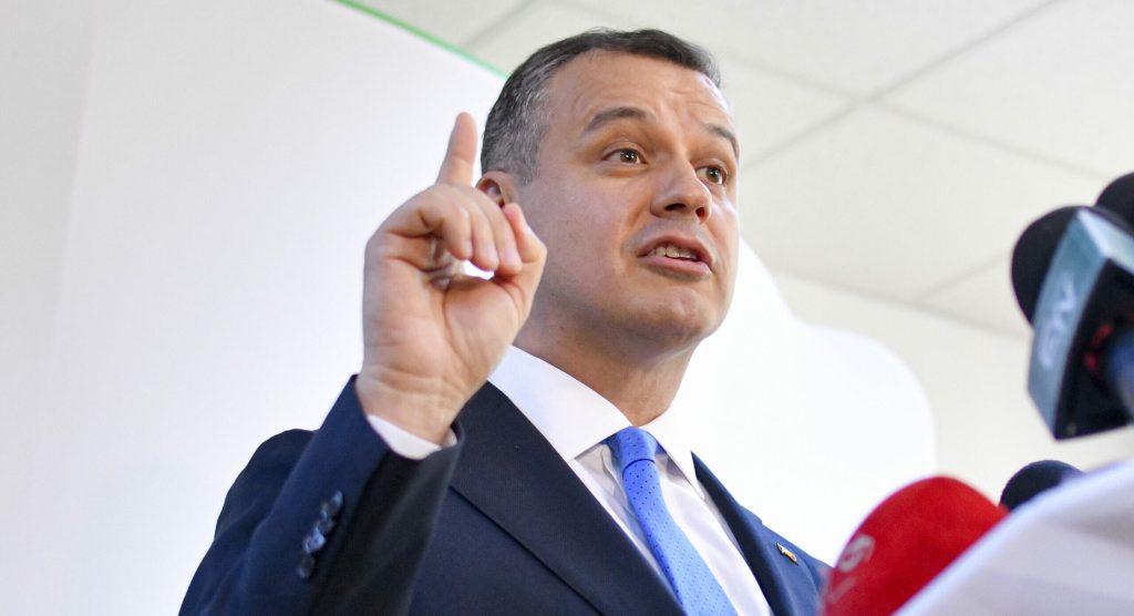 Tomac: România are nevoie de un guvern politic înainte de 31 august Consilierul prezidențial onorific Eugen Tomac trage un semnal de alarmă cu privire la necesitatea stringentă a formării unui guvern cu puteri depline în România, înainte de termenul limită de 31 august, impus de îndeplinirea jaloanelor din Planul Național de Redresare și Reziliență (PNRR)
