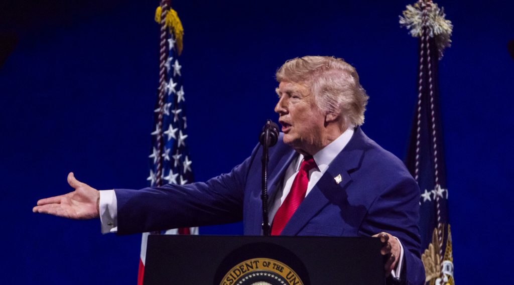 Trump lansează o avertizare severă către UE pe subiectul amenzilor impuse companiilor tech americane Președintele american DONALD Trump a amenințat Uniunea Europeană cu un „preț greu” pentru amenzile impuse recent marilor companii din sectorul tehnologic din Statele Unite