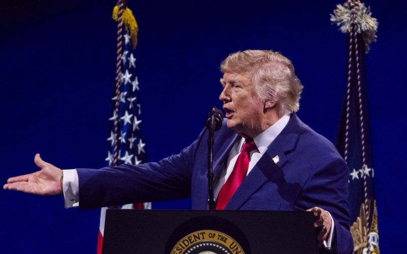 Trump lansează o avertizare severă către UE pe subiectul amenzilor impuse companiilor tech americane Președintele american DONALD Trump a amenințat Uniunea Europeană cu un „preț greu” pentru amenzile impuse recent marilor companii din sectorul tehnologic din Statele Unite