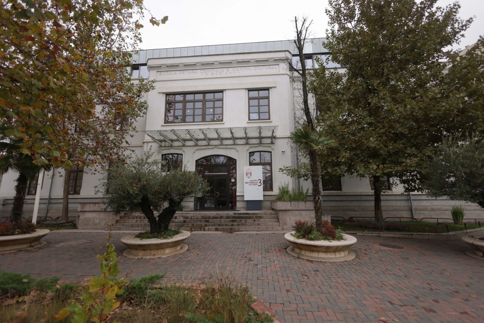 Primăria Sector 3 cere 68 mil. euro de la bancă