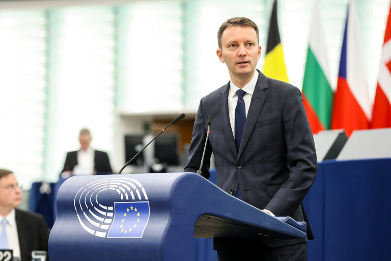 Mureşan: Guvern cu puteri depline, necesar pentru banii UE