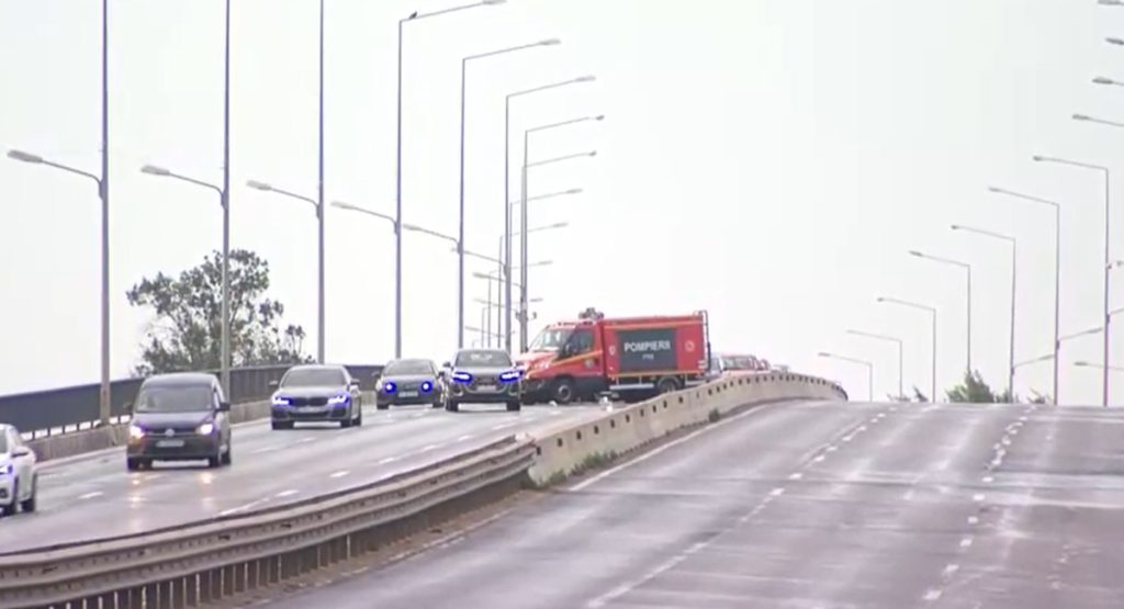 DN1 București, blocat de pericol: stâlp pe punctul de prăbușire