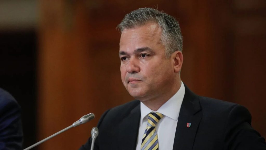 Scântei în conducerea PNL: Veștea contestă planurile de reorganizare ale lui Bolojan Tensiuni interne au marcat ședința conducerii PNL de luni, unde Adrian Veștea, președintele filialei PNL Brașov, a criticat vehement intenția liderului partidului, Ilie Bolojan, de a reorganiza mai multe organizații județene