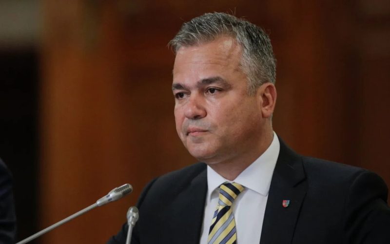 Scântei în conducerea PNL: Veștea contestă planurile de reorganizare ale lui Bolojan Tensiuni interne au marcat ședința conducerii PNL de luni, unde Adrian Veștea, președintele filialei PNL Brașov, a criticat vehement intenția liderului partidului, Ilie Bolojan, de a reorganiza mai multe organizații județene