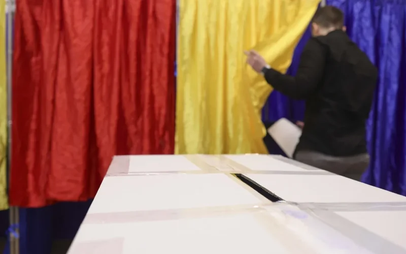 Criza politică din România intră într-o fază critică, partidele aflate la negocieri pentru formarea unui nou guvern confruntându-se cu temeri tot mai mari legate de posibilitatea declanșării alegerilor anticipate
