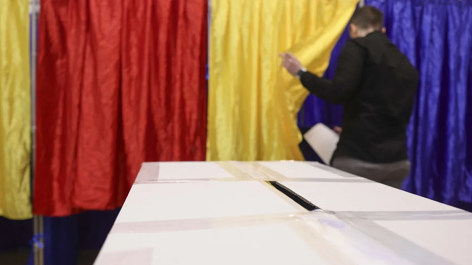 Criza politică din România intră într-o fază critică, partidele aflate la negocieri pentru formarea unui nou guvern confruntându-se cu temeri tot mai mari legate de posibilitatea declanșării alegerilor anticipate