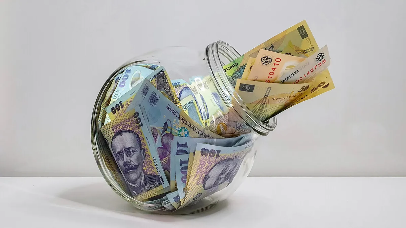 Autoritatea Electorală Permanentă (AEP) a distribuit în luna iulie peste 15 milioane de lei subvenții partidelor politice din fonduri publice