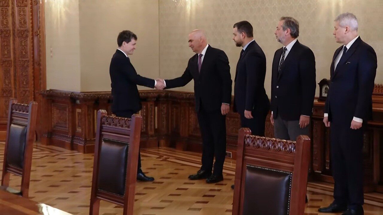 PNL, avertisment sec pentru Nicușor Dan: Nu mai cereți salvarea PSD PNL, prin vocea liderului filialei Iași, Alexandru Muraru, a transmis luni un mesaj tranșant către Nicușor Dan, înainte de consultările politice programate