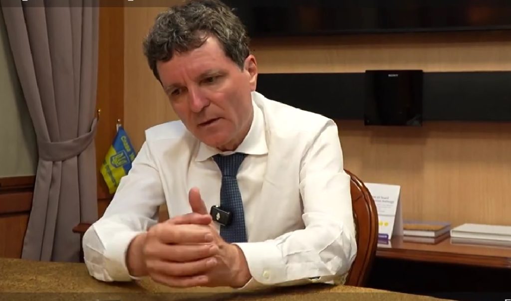 Președintele Nicușor Dan: Numirile șefilor SRI și SIE nu sunt o prioritate majoră Președintele Nicușor Dan a declarat că nu consideră o prioritate urgentă numirea unor directori civili la conducerea Serviciului Român de Informații (SRI) și Serviciului de Informații Externe (SIE)