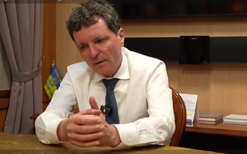 Președintele Nicușor Dan: Numirile șefilor SRI și SIE nu sunt o prioritate majoră Președintele Nicușor Dan a declarat că nu consideră o prioritate urgentă numirea unor directori civili la conducerea Serviciului Român de Informații (SRI) și Serviciului de Informații Externe (SIE)