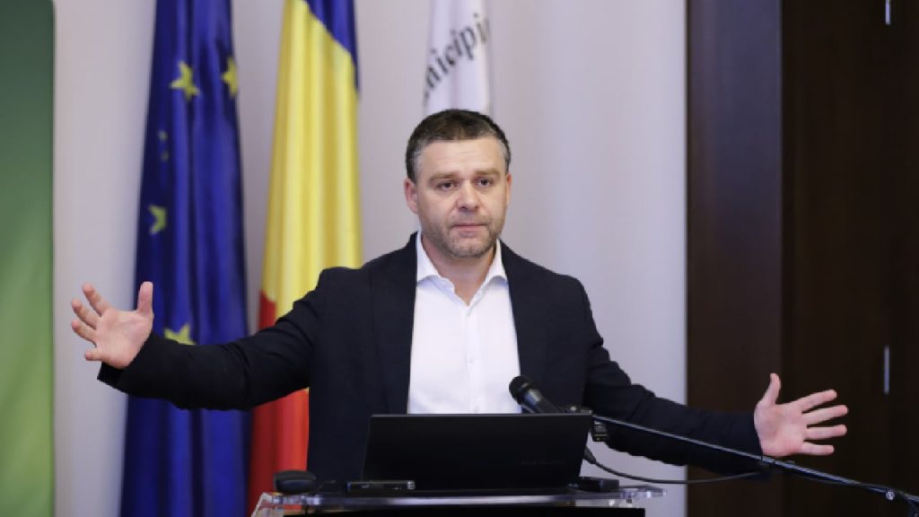 Primăria Capitalei, asaltată de datorii din trecut: „Nu am avut nicio săptămână să nu explodeze o bombă” Primarul general al Capitalei, CIPRIAN CIUCU, descrie o situație financiară extrem de complicată la Primăria Municipiului București, marcată de descoperirea constantă de obligații financiare neprevăzute, provenite din probleme acumulate în ultimii 20 de ani