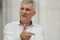Liderul senatorilor PSD, Daniel Zamfir, a criticat vehement vineri acțiunile ministrului Mediului, Diana Ciucă, pe litoral, acuzând-o că „trăiește din sânge pe pereți” și a declanșat demolări de terase în plin sezon estival