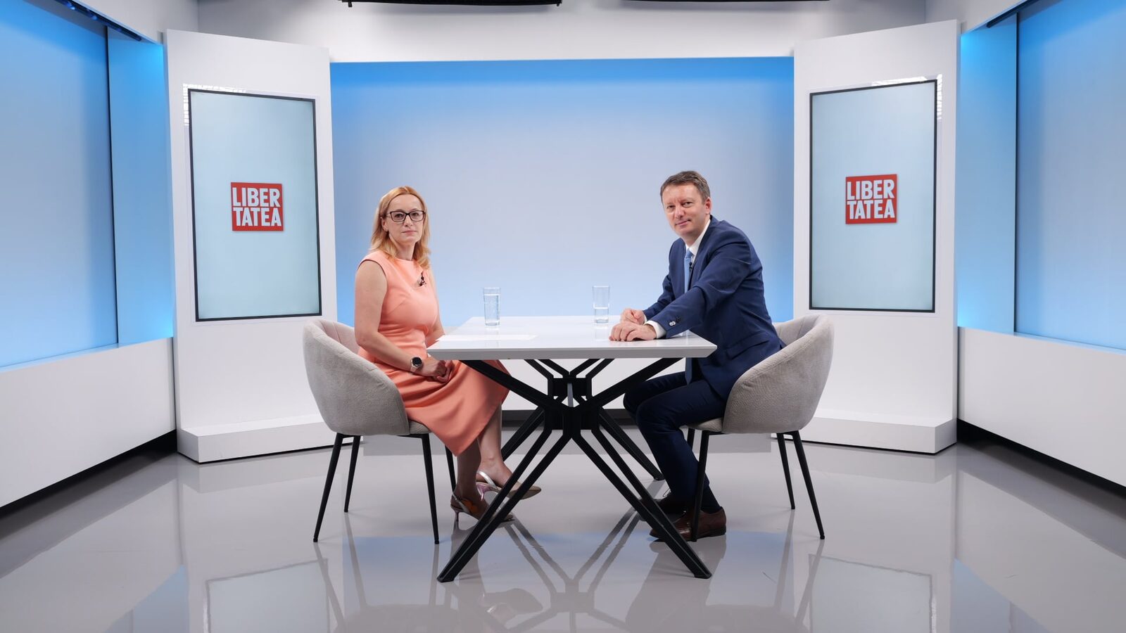 Sigfrried Mureșan stabilește condiții clare PNL-ului pentru susținerea unui guvern PSD: reforme PNRR, aderare OECD și management financiar prudent Siegfried Mureșan, eurodeputat și vicepreședinte al Partidului Popular European, a definit marți, 2 iulie, pachetul de condiționalități pe care Partidul Național Liberal le va impune în vederea susținerii unui potențial guvern condus de Partidul Social Democrat