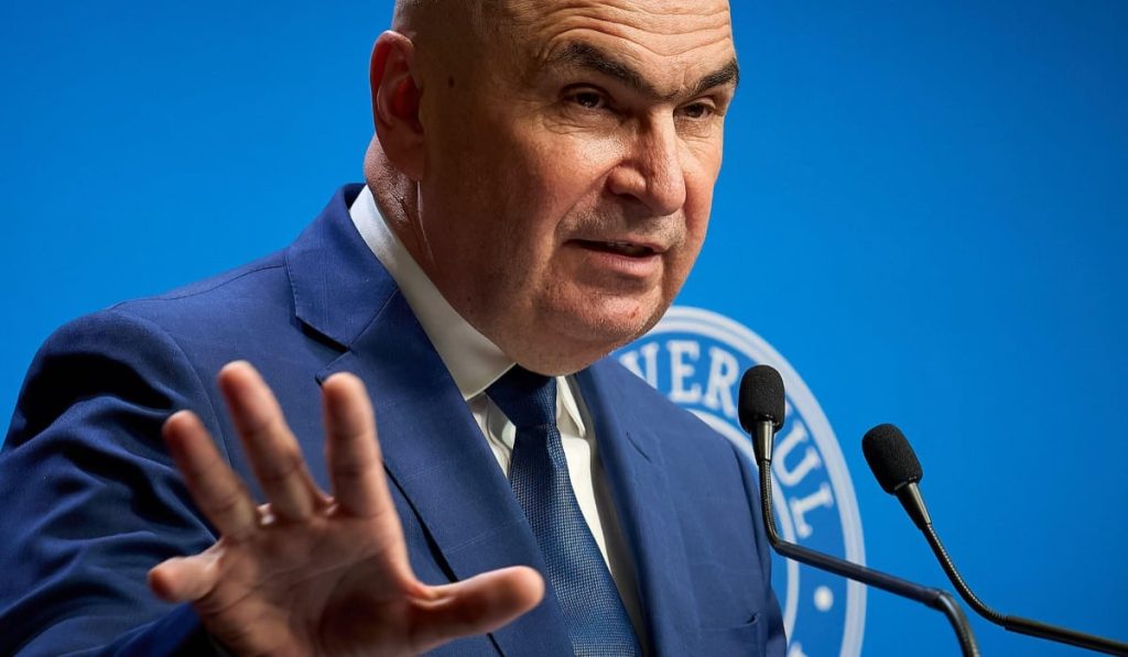 Ilie Bolojan critică moțiunea PSD: „Acțiune iresponsabilă pentru România” Premierul interimar Ilie BOL organizational a lansat critici vehemente la adresa Partidului Social Democrat (PSD) și a AUR, calificând moțiunea de cenzură care a dus la adoptarea unei guvernări interimare drept o „acțiune iresponsabilă” pentru țară