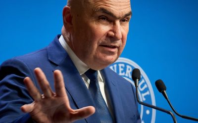 Ilie Bolojan critică moțiunea PSD: „Acțiune iresponsabilă pentru România” Premierul interimar Ilie BOL organizational a lansat critici vehemente la adresa Partidului Social Democrat (PSD) și a AUR, calificând moțiunea de cenzură care a dus la adoptarea unei guvernări interimare drept o „acțiune iresponsabilă” pentru țară