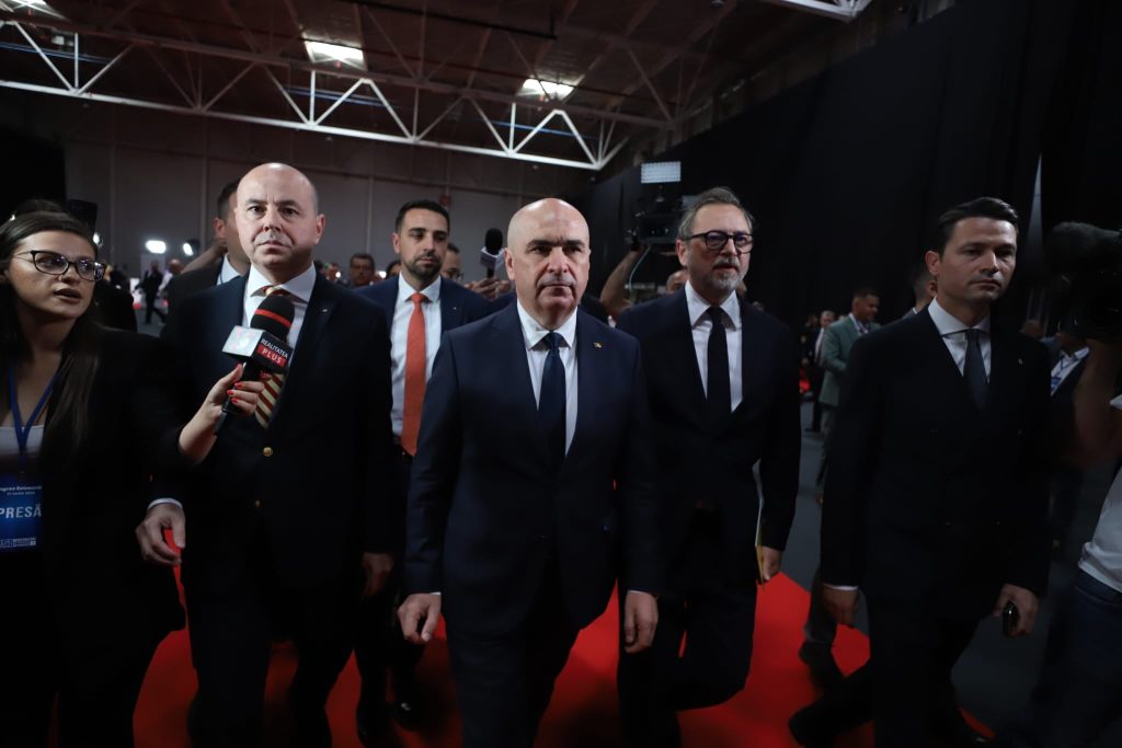 PNL reorganizează structurile de conducere în șase filiale Biroul Politic Național al Partidului Național Liberal a decis, printr-o decizie cu o majoritate de două treimi, demiterea președinților și dizolvarea Birourilor Politice Județene și de Sector pentru șase filiale