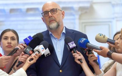 Kelemen Hunor, președintele UDMR, și-a exprimat rezervele față de desemnările premierului Nicușor Dan, Eugen Tomac și Adrian Veștea, afirmând că el ar fi procedat diferit