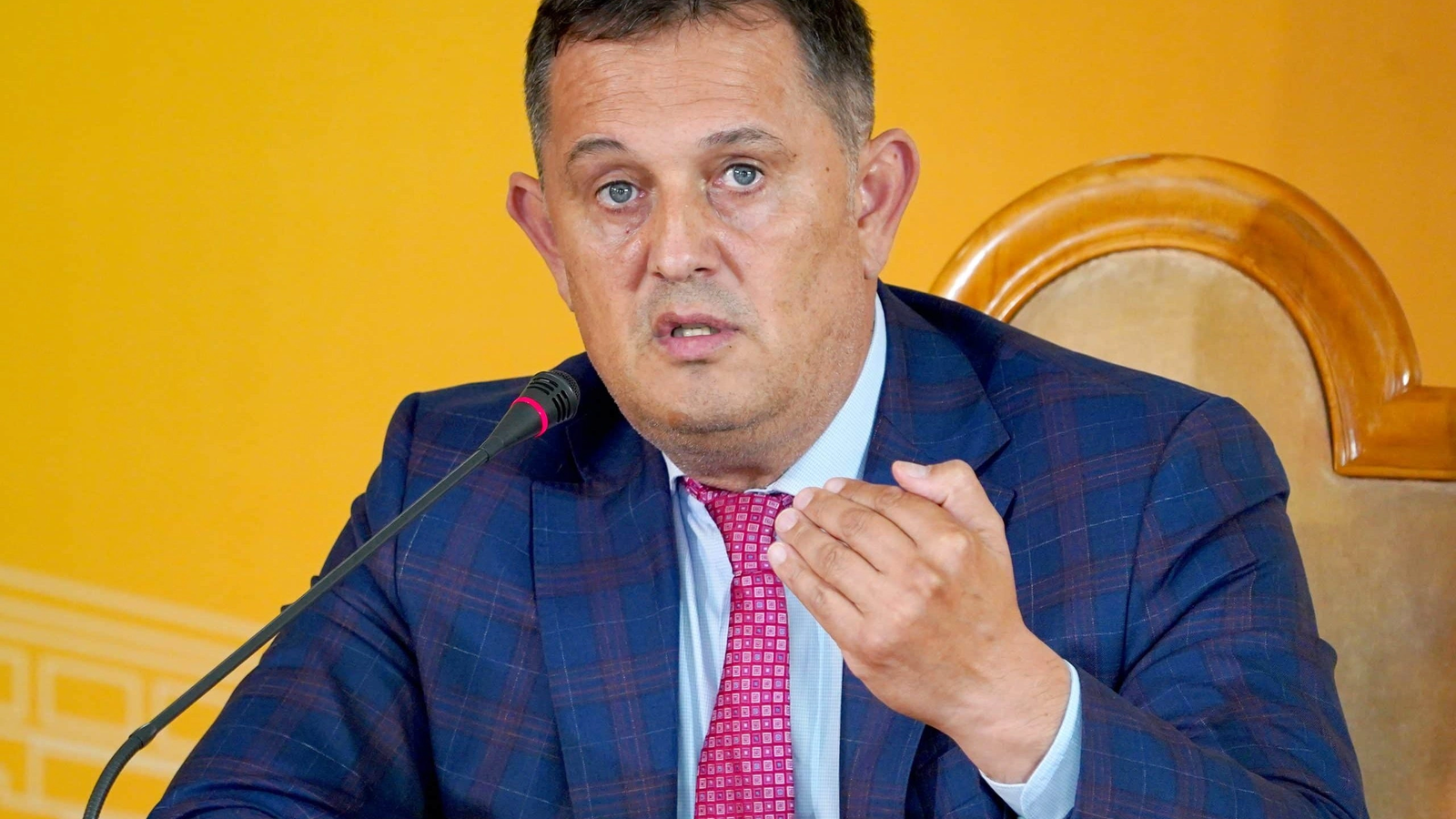 Europarlamentarul AUR, Gheorghe Piperea, a acuzat Banca Națională a României (BNR) că încearcă să descurajeze clienții băncilor să intenteze procese în urma deciziei Consiliului Concurenței privind stabilirea indiceului ROBOR