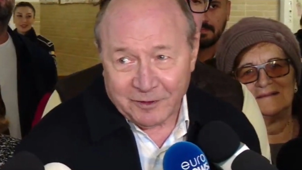 Băsescu, despre Nicușor Dan: „Are un popor cu care nu se potrivește” Fostul președinte Traian Băsescu a declarat că nu consideră că primarul General al Capitalei, Nicușor Dan, este uneori depășit de situație, ci mai degrabă că stilul său nu se potrivește cu așteptările cetățenilor