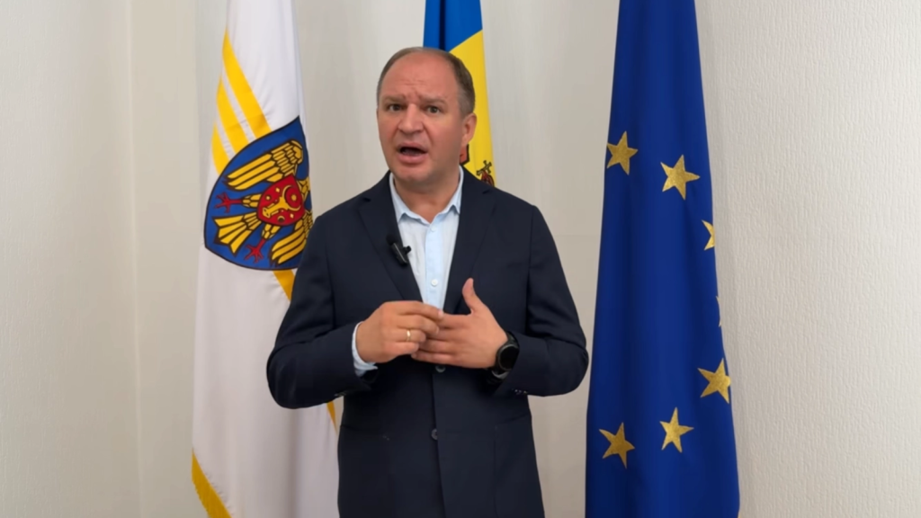 Primarul Capitalei, Ciprian Ciucu, a declarat că edilul Chișinăului, Ion Ceban, ar fi știut despre desemnarea lui Adrian Veștea ca premier cu câteva ore înainte ca informația să ajungă la conducerea PNL