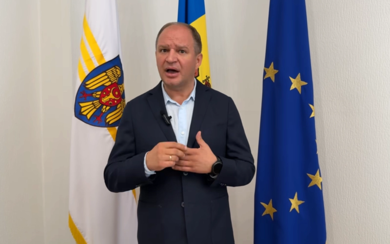 Primarul Capitalei, Ciprian Ciucu, a declarat că edilul Chișinăului, Ion Ceban, ar fi știut despre desemnarea lui Adrian Veștea ca premier cu câteva ore înainte ca informația să ajungă la conducerea PNL