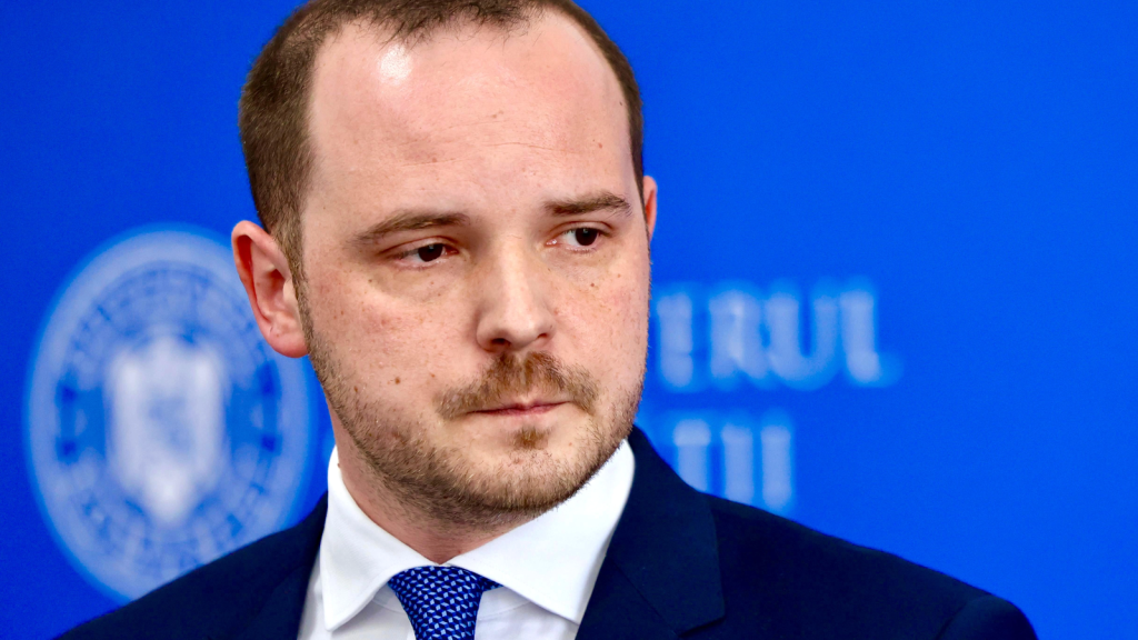 Alexandru Rogobete, fost ministru al Sănătății, și-a exprimat profundă îngrijorare față de declarațiile premierului interimar Ilie Bolojan referitoare la sistemul sanitar, cerându-i acestuia să nu abordeze subiectul doar dintr-o perspectivă contabilă