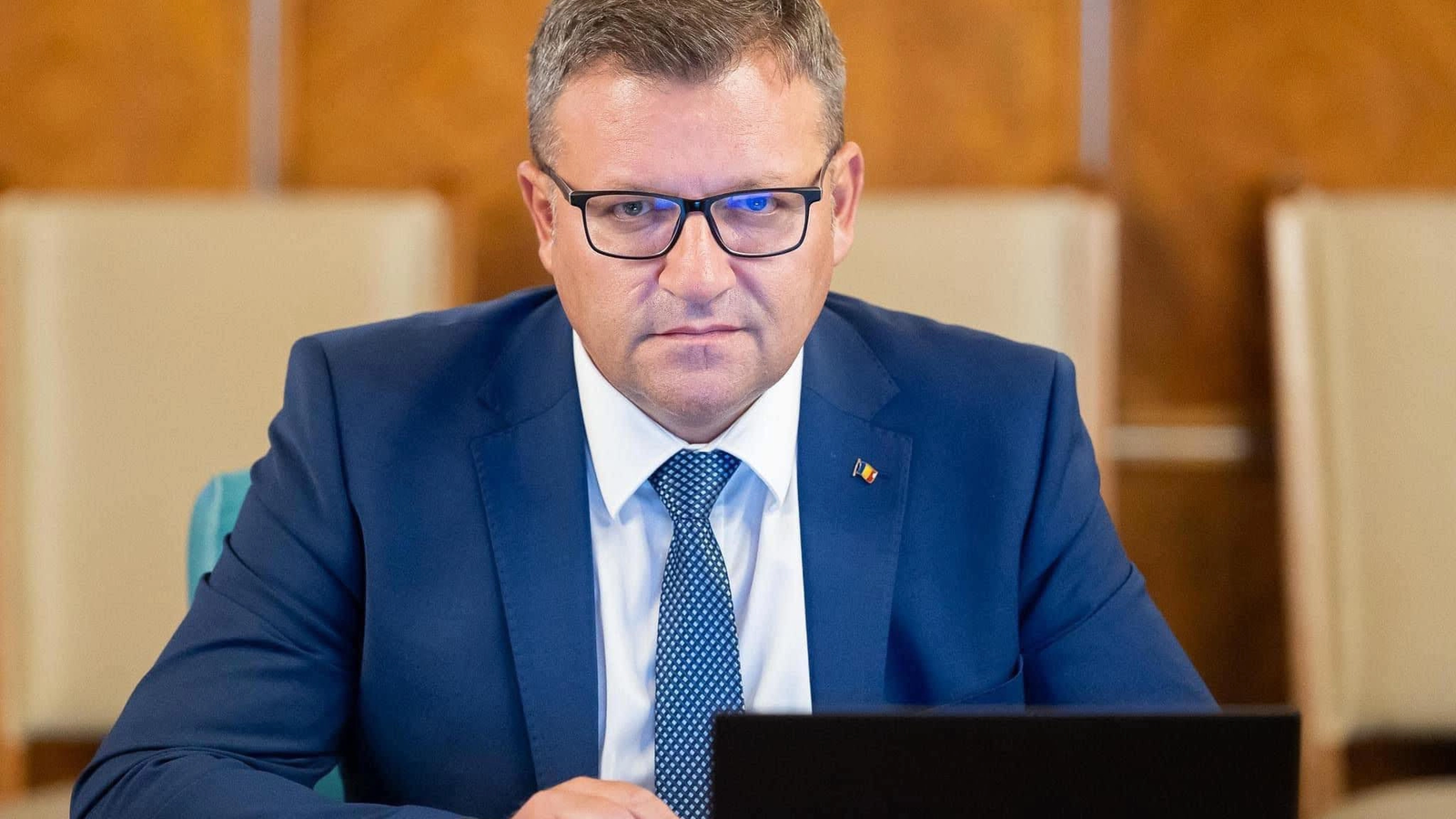 PSD, prin vocea fostului ministru al Muncii, Marius Budăi, îl acuză pe premierul interimar Ilie Bolojan de inacțiune în fața scumpirii carburanților și de schimbări succesive ale explicațiilor privind evoluția prețurilor