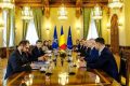 Istoricul Dennis Deletant, critic virulent la adresa situației politice din România Istoricul britanic Dennis Deletant, recunoscut pentru studiile sale aprofundate despre istoria României, a lansat acuzații grave privind actuala criză politică din țară