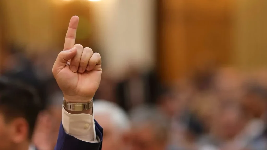 Parlamentul intră în sesiune extraordinară pentru legile din PNRR Camera Deputaților și Senatul își vor întrerupe vacanța pentru a adopta legislația esențială pentru Planul Național de Redresare și Reziliență (PNRR)