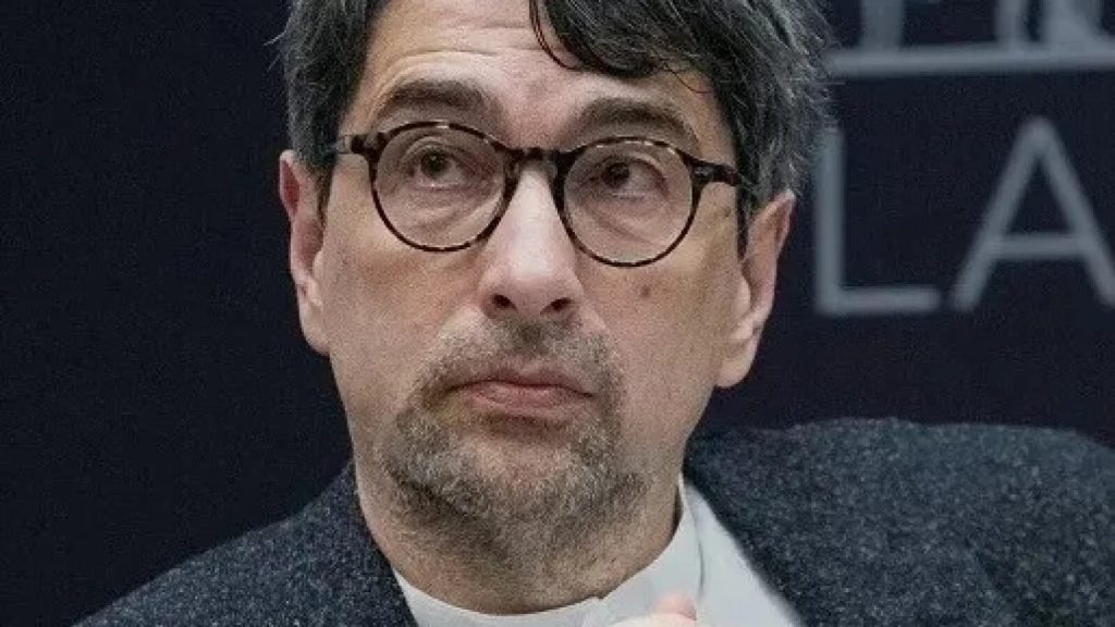 Sever Voinescu, redactor șef al publicației Dilema, clarifică rolul său în elaborarea raportului privind populismul, un document emis recent de Administrația Prezidențială a României și care a generat deja discuții contradictorii în spațiul public