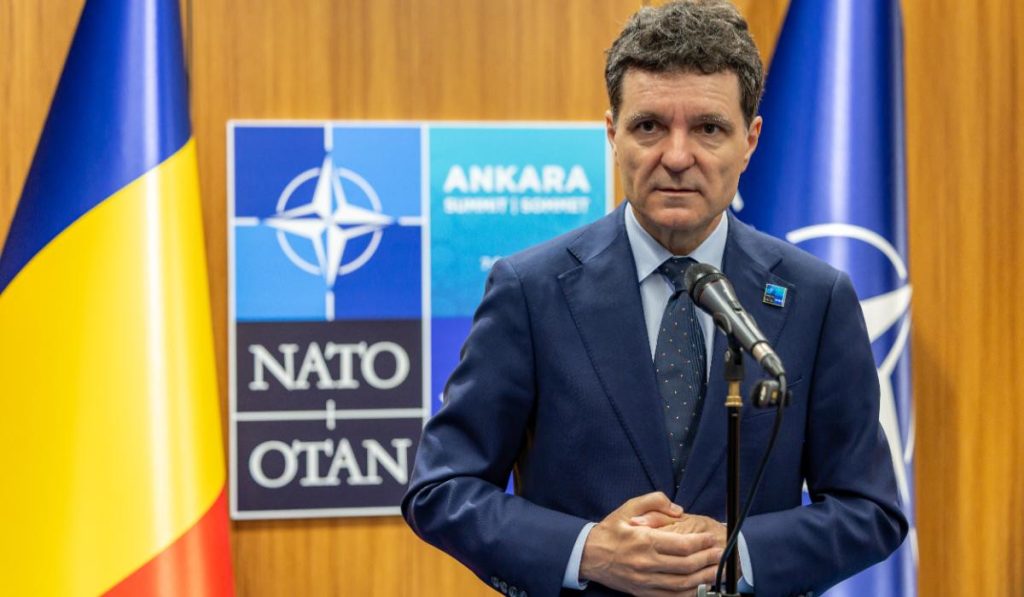Situația politică tensionată: negocieri blocate pentru formarea guvernului Președintele ROMÂNIEI, Nicușor Dan, a subliniat luni dificultățile în identificarea unei soluții de guvernare, declarând: „La întâlnirea de luni vreau ca fiecare dintre lideri să spună care e soluția de majoritate pe care o văd