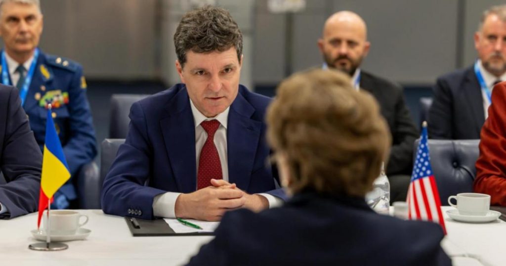 ziua prieteniei româno-americane, marcată de declarații politice Președintele României, Nicușor Dan, a marcat Ziua Prieteniei Româno-Americane printr-o declarație publică, subliniind importanța Parteneriatului Strategic dintre cele două țări și afirmând că relația bilaterală înregistrează progrese