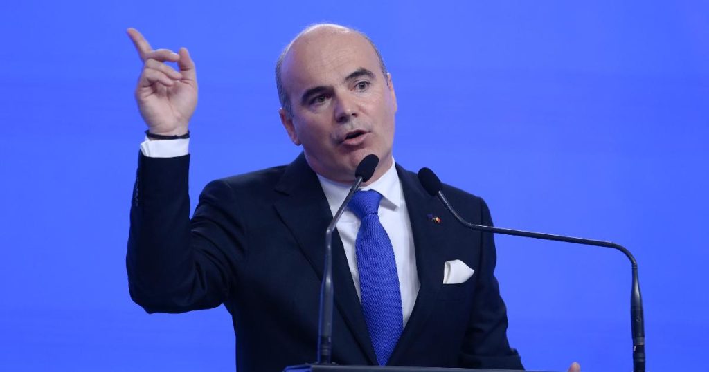 Rareș Bogdan critică direcția PNL, invocând influențe progresiste Europarlamentarul Rareș Bogdan a lansat critici vehemente la adresa direcției în care se îndreaptă Partidul Național Liberal (PNL), sugerând o influență progresistă și o îndepărtare de bazinul electoral tradițional al partidului