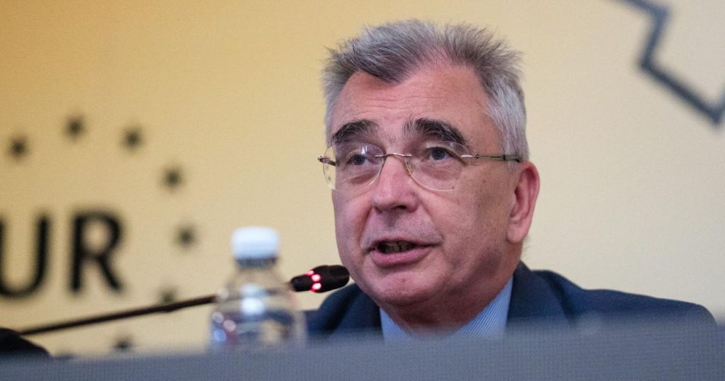 Liderul senatorilor AUR, PETRIȘOR PEIU, a lansat marți un atac frontal la adresa președintelui PSD, SORIN GRINDEANU, acuzându-l de ipocrizie și lipsă de autoritate morală