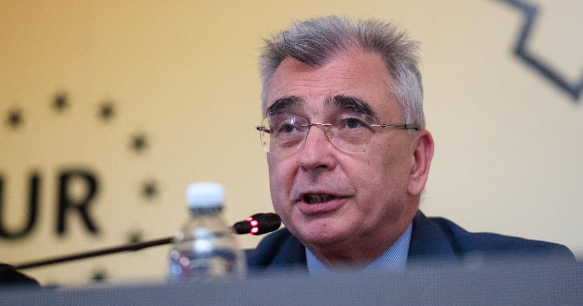Liderul senatorilor AUR, PETRIȘOR PEIU, a lansat marți un atac frontal la adresa președintelui PSD, SORIN GRINDEANU, acuzându-l de ipocrizie și lipsă de autoritate morală