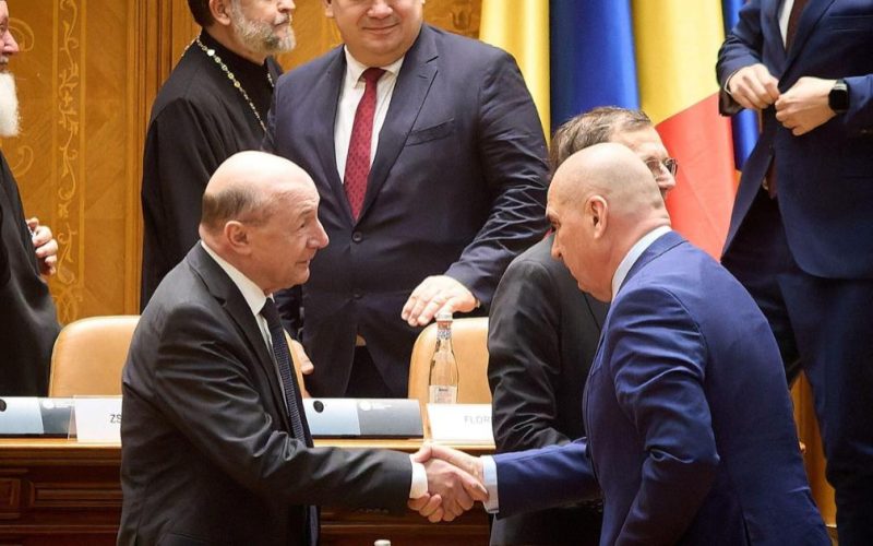 Băsescu critică strategia lui Nicușor Dan, amintind modelul „51% din voturi” Traian Băsescu a criticat vehement modul în care președintele își gestionează mandatul în situația blocajului politic, referindu-se la demersurile lui Nicușor Dan