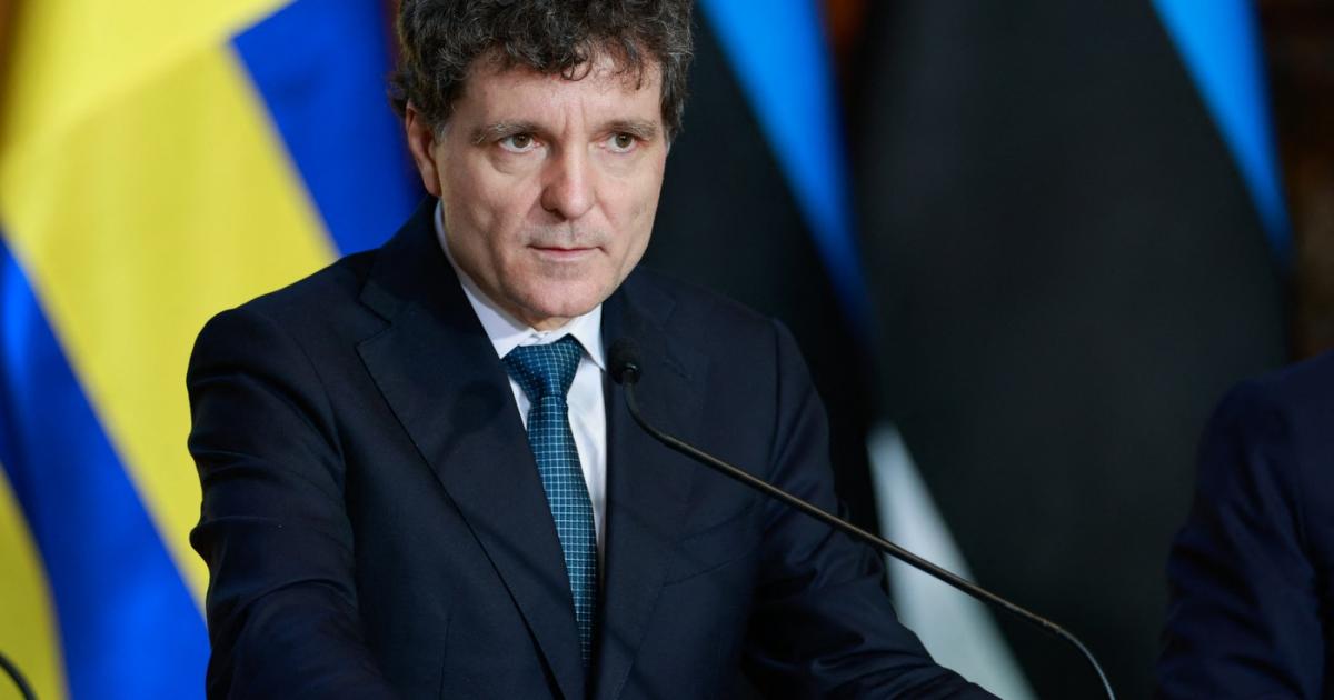 Cristian GHINEA, senator USR, aruncă săgeți către Nicușor Dan, subliniind o presupusă strategie „cinică” de autoproclamare ca unic candidat proeuropean capabil să ajungă în turul doi al alegerilor prezidențiale