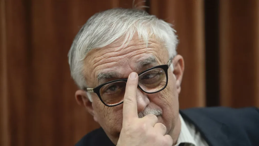 Zegrean critică atitudinea președintelui și dificultățile legislative Fostul judecător al Curții Constituționale (CCR), Augustin Zegrean, a subliniat joi seară o serie de probleme legate de procesul legislativ din România, abordând inclusiv reforma salarizării și formarea unui nou guvern