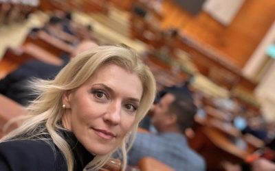 USR, în centrul controversei după votul pe Legea Integrității Partidul Uniunea Salvați România (USR) se află în centrul unei controverse politice după votul din Senat pe Legea Integrității, lege adoptată cu statut de for decizional
