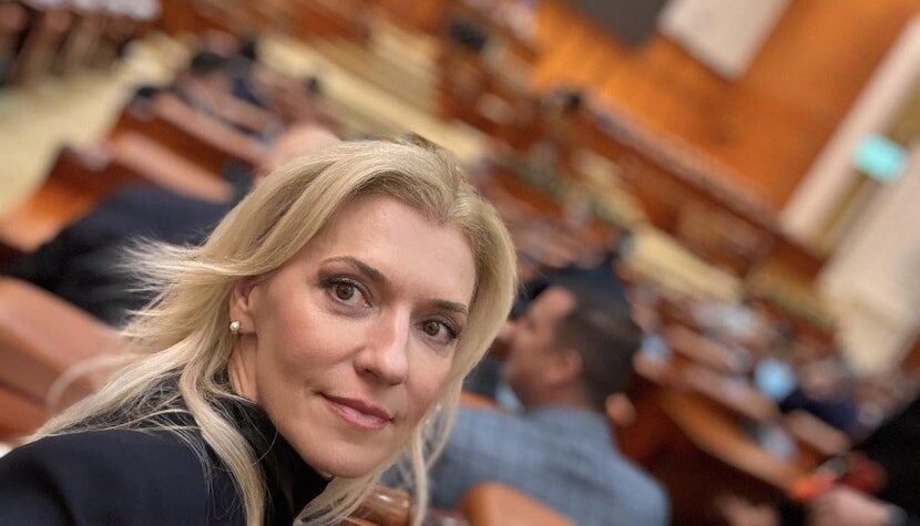 USR, în centrul controversei după votul pe Legea Integrității Partidul Uniunea Salvați România (USR) se află în centrul unei controverse politice după votul din Senat pe Legea Integrității, lege adoptată cu statut de for decizional