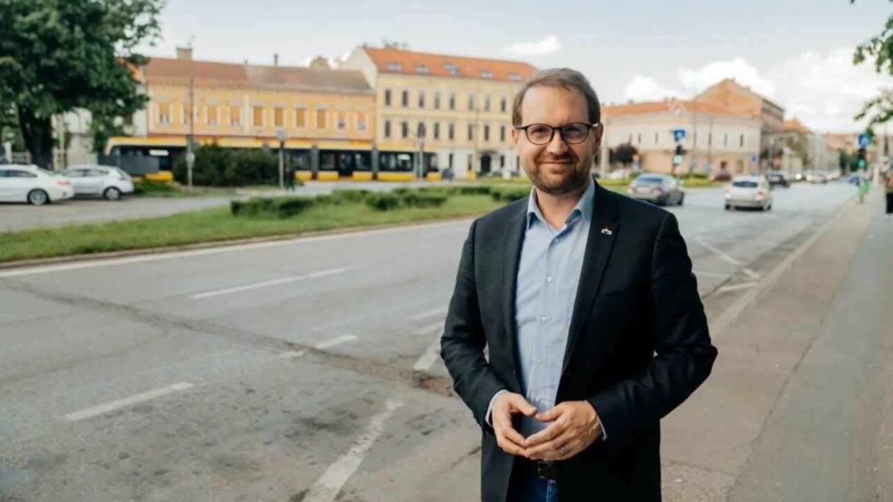 Legea ANI, adoptată de Senat, declanșează noi controverse politice nn Senatul a adoptat, într-o ședință tensionată, Legea Agenției Naționale de Integritate (ANI), în forma votată anterior și de Camera Deputaților