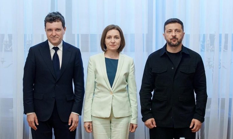 Întâlnire tripartită la Chișinău Președintele României, Nicușor Dan, se va întâlni astăzi, la Chișinău, cu omologul său din Republica Moldova, MAIA SANDU, și cu Președintele Ucrainei, VOLODIMIR Zelenski