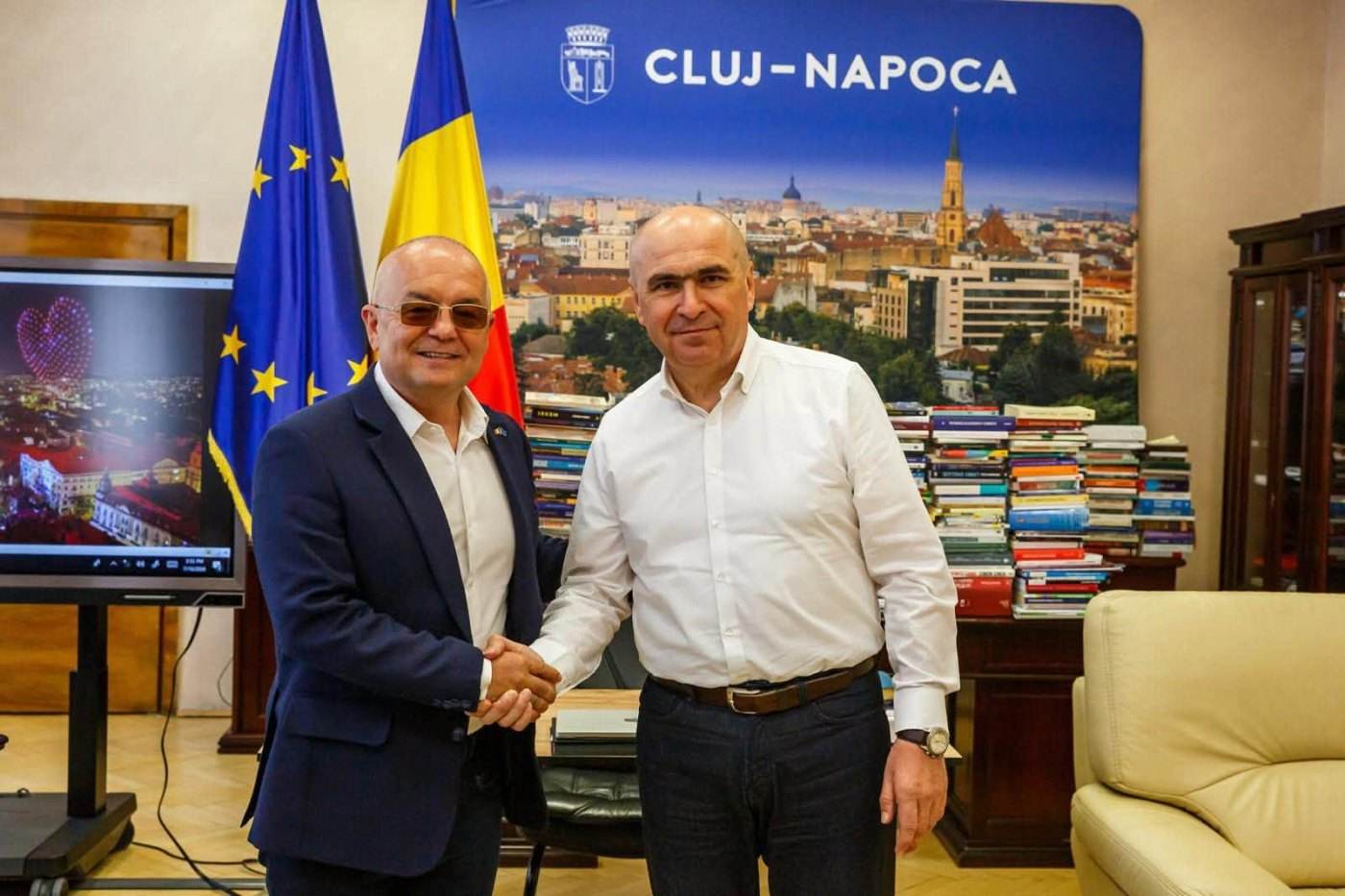 Emil Boc, despre o posibilă revenire în fruntea Guvernului: „Evident că nu aș accepta” Emil Boc, primarul municipiului Cluj-Napoca, a răspuns într-un mod categoric, dar cu o notă de umor, la întrebarea dacă ar accepta din nou funcția de premier al României