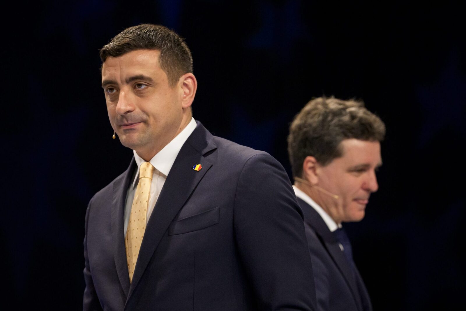 George Simion critică blocajul politic și nominalizarea premierului Liderul AUR, George Simion, a lansat acuzații la adresa președintelui Nicușor Dan, acuzându-l de întârzierea desemnării unui nou candidat pentru funcția de premier, într-un context în care România se apropie de 100 de zile de criză politică