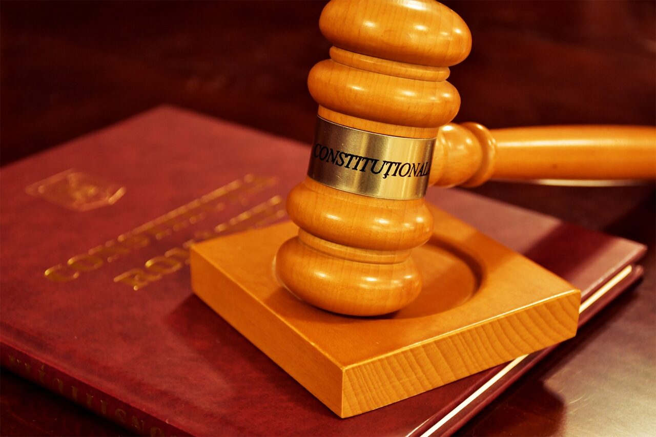 Legea integrității, contestată la CCR Noua lege a integrității, recent adoptată de Parlamentul României, se confruntă cu două sesizări de neconstituționalitate
